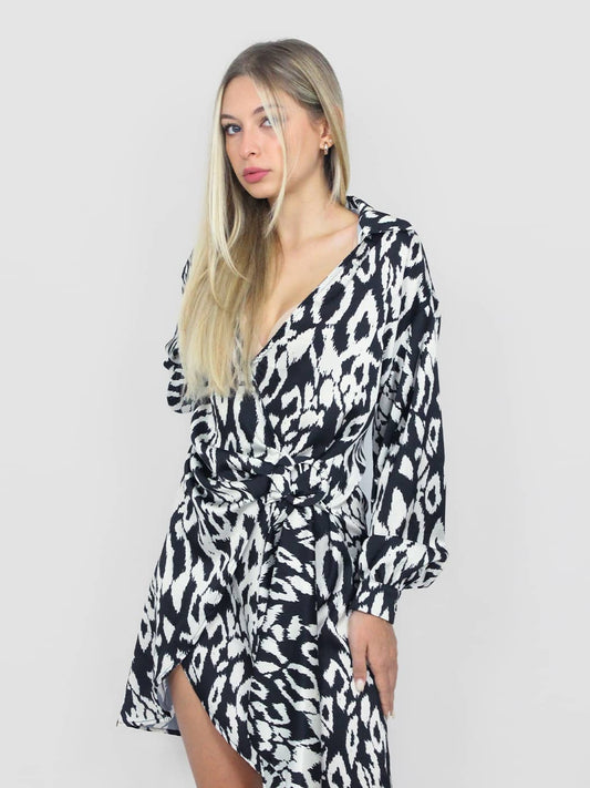 Abito leopardato con chiusura a portafoglio