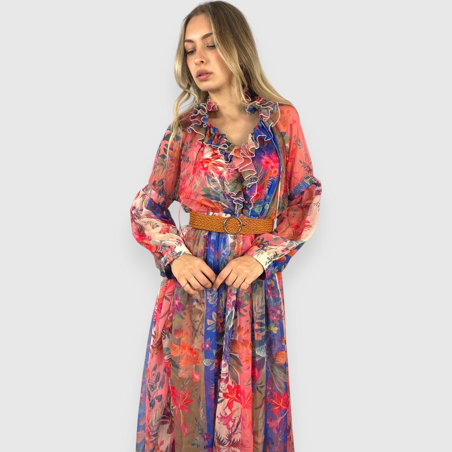 Abito lungo floreale in chiffon con cintura e rouches