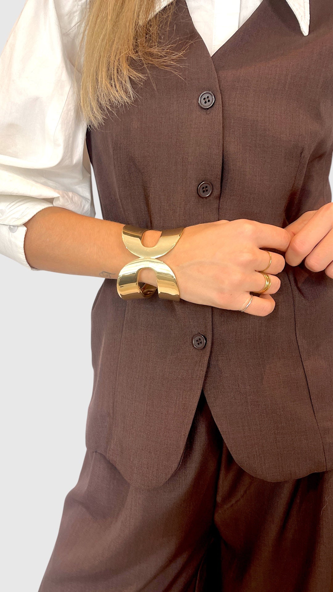 Bracciale rigido scultura in metallo dorato