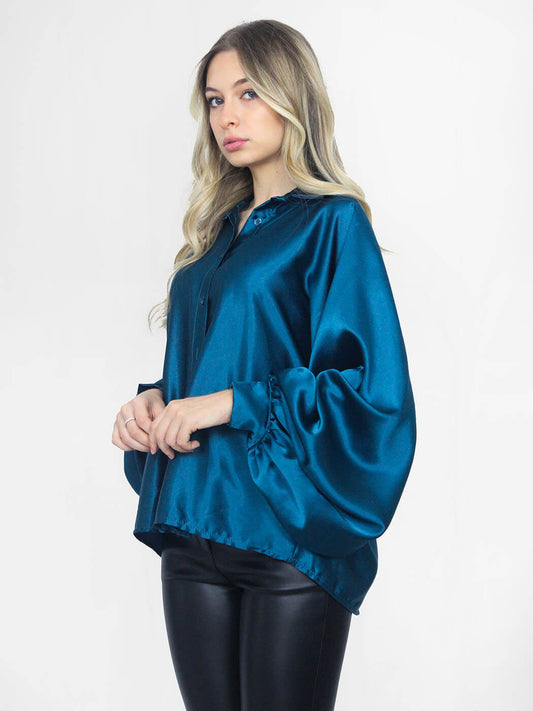 Camicia in raso con manica a sbuffo