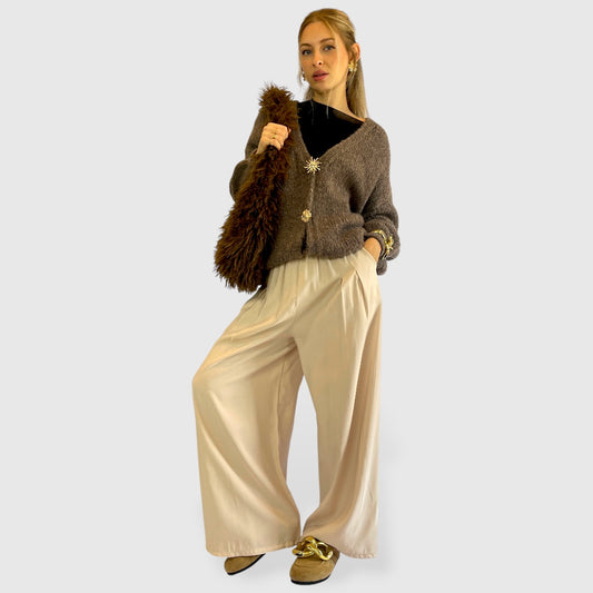 Cardigan morbido con spille gioiello