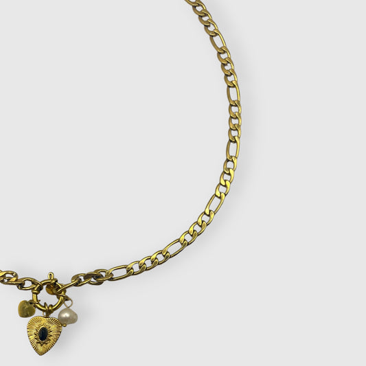 Collana catena in acciaio dorato con ciondoli cuore pietra nera e perla