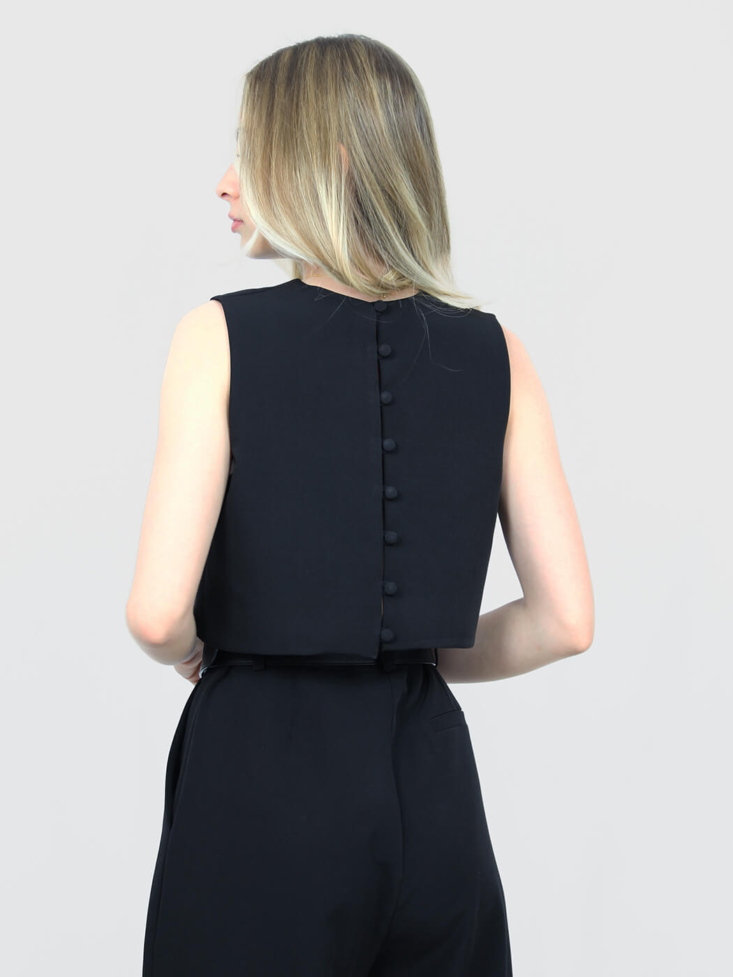 Crop top smanicato elegante nero