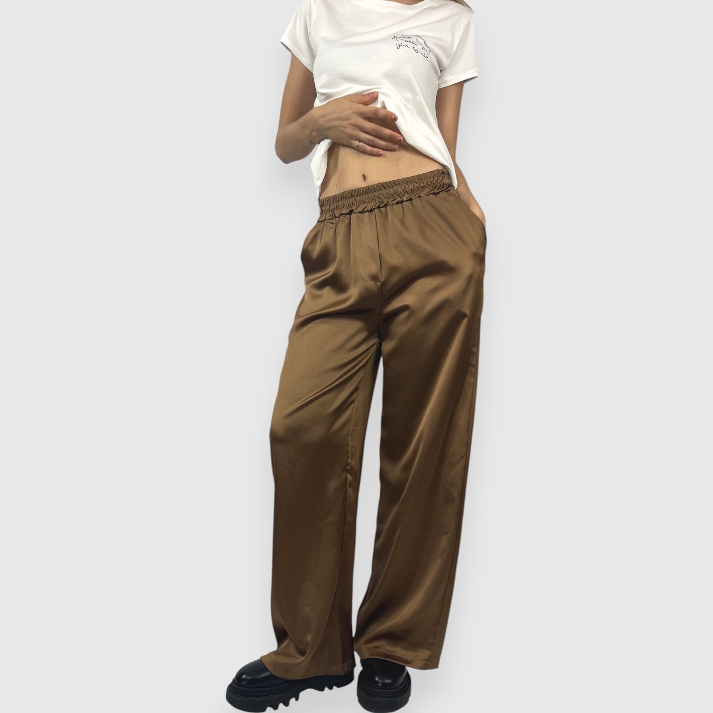 Pantalone marrone a palazzo morbido