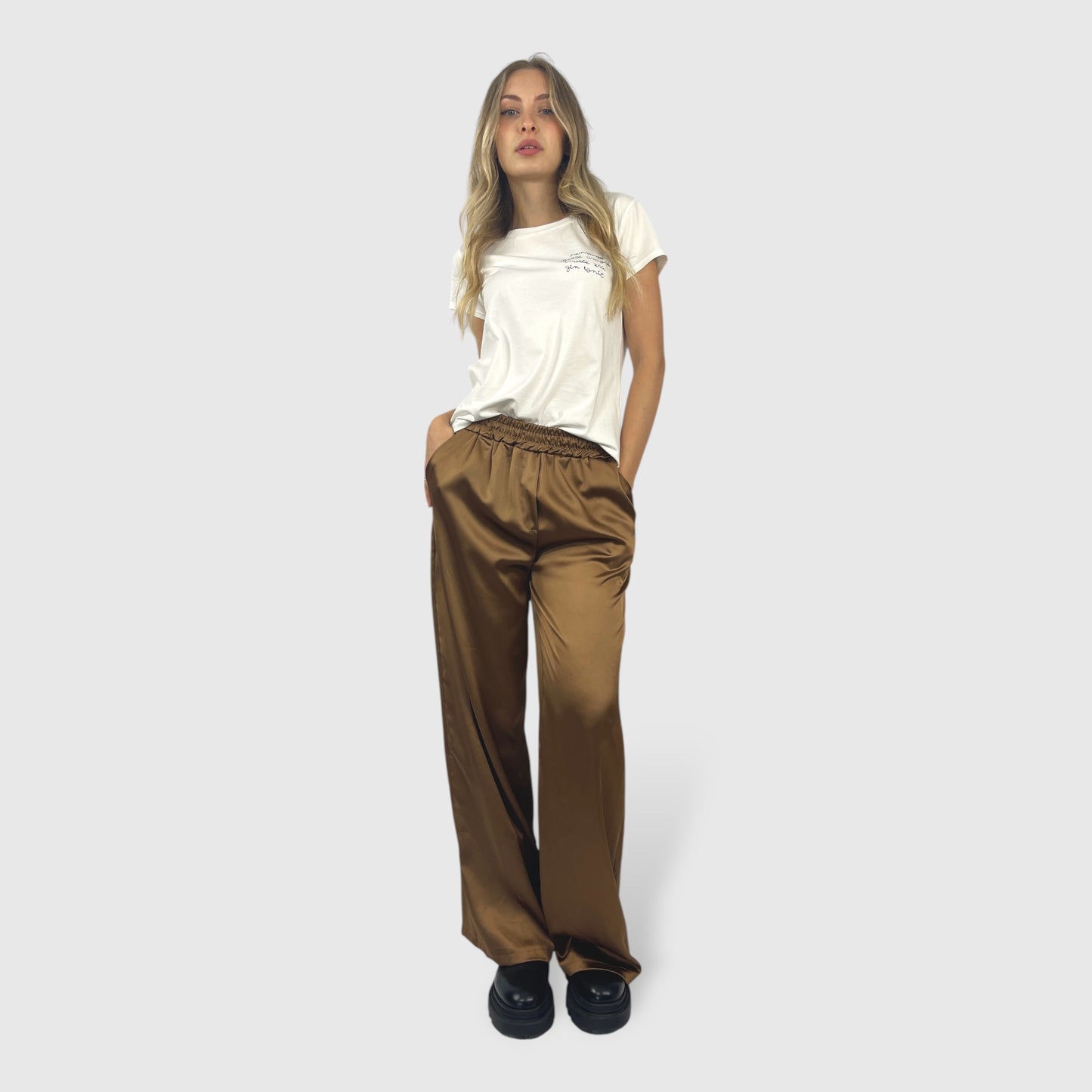 Pantalone marrone a palazzo morbido