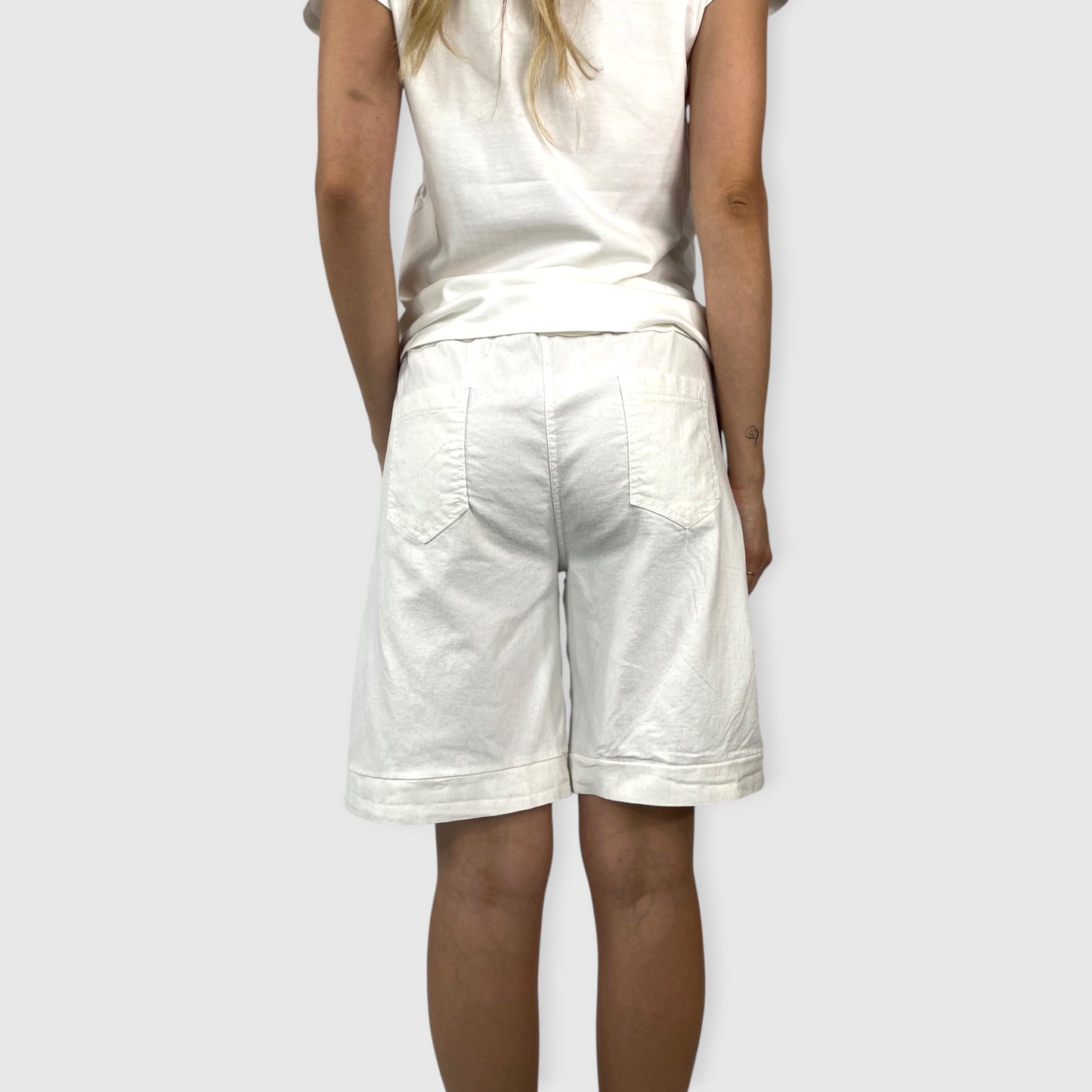 Shorts Bermuda in Lino con Vita Elasticizzata e Cintura in Corda