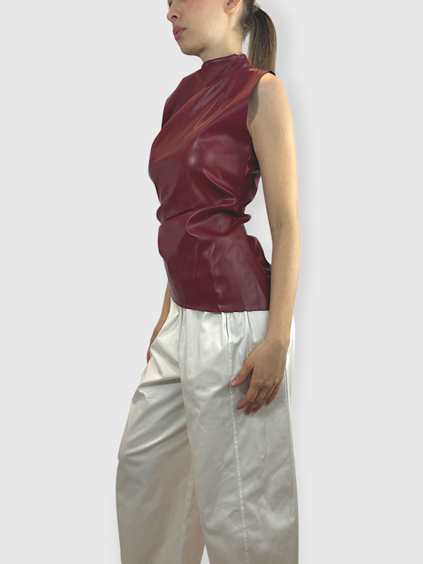 Top senza maniche in ecopelle bordeaux