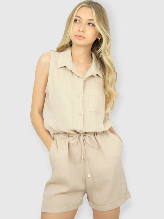 Tuta corta e smanicata con colletto e culisse in vita