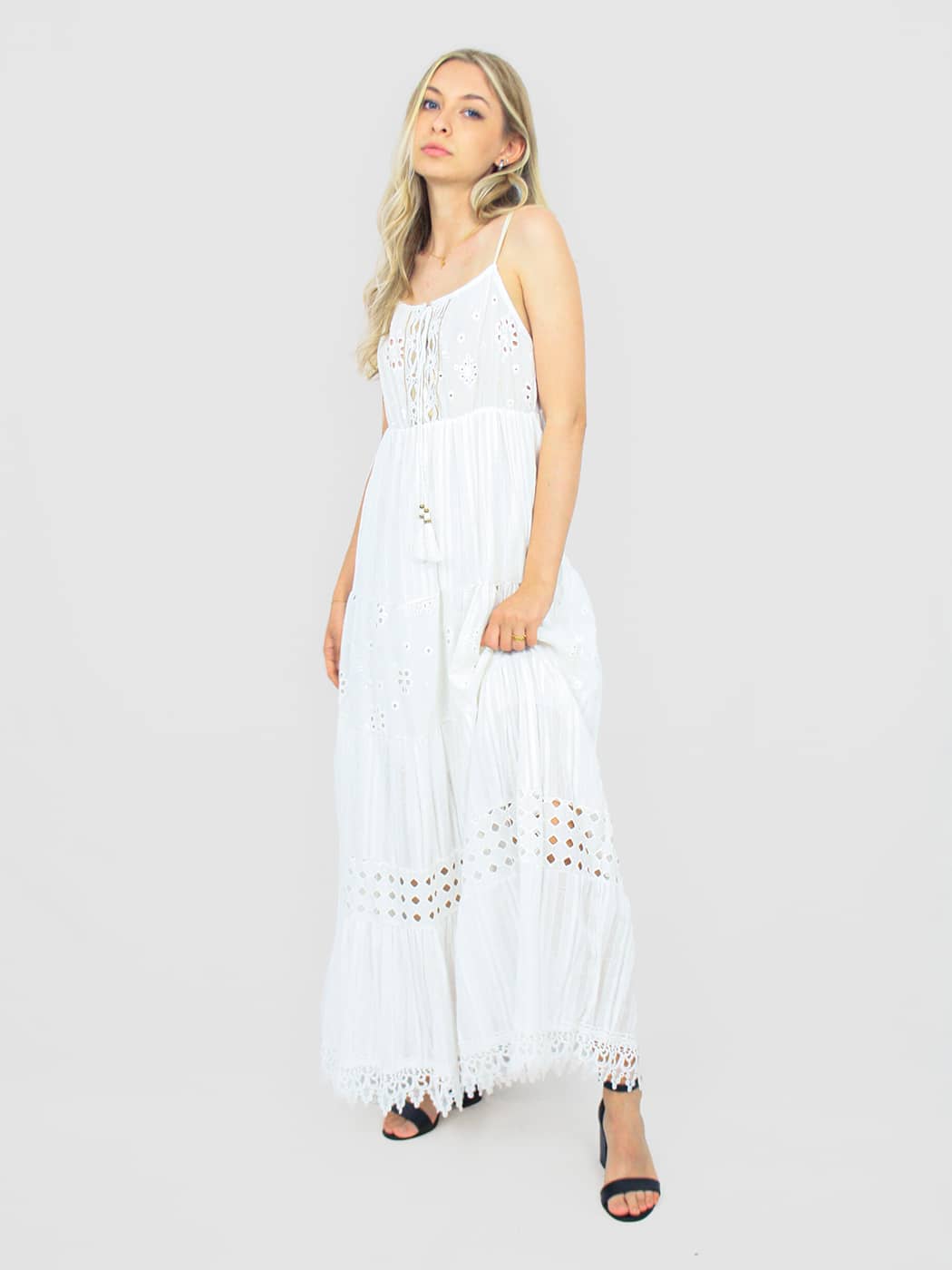 Abito lungo bianco in cotone con ricami