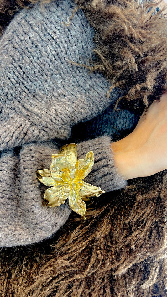 Bracciale floreale dorato scultoreo