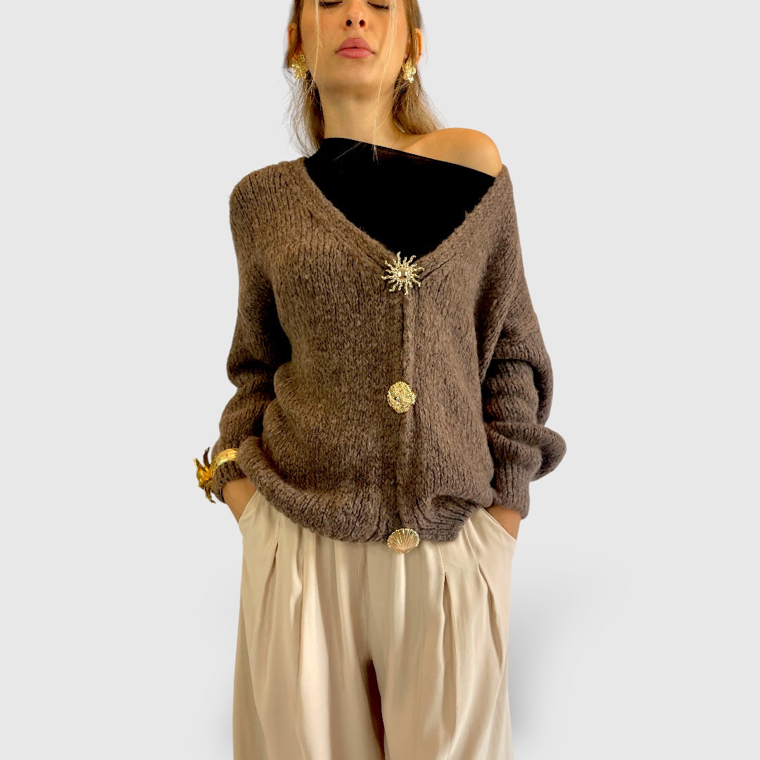 Cardigan morbido con spille gioiello