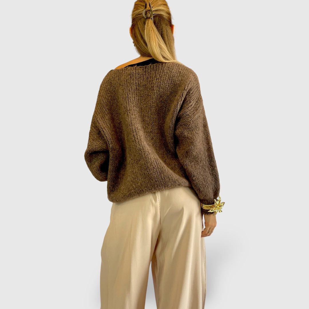 Cardigan morbido con spille gioiello