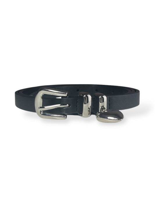 Cintura in ecopelle nera con fibbia e charm cuore silver