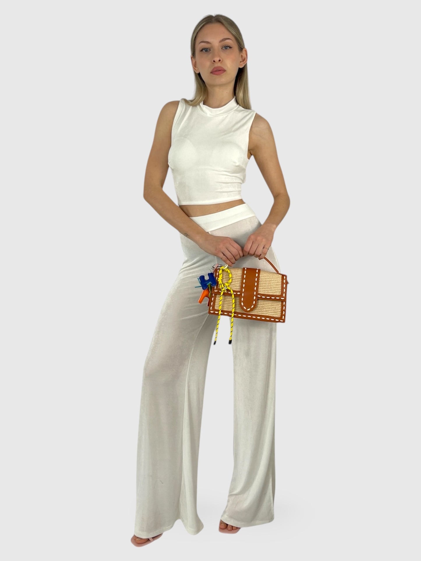 Coordinato top crop e pantalone in maglia leggera