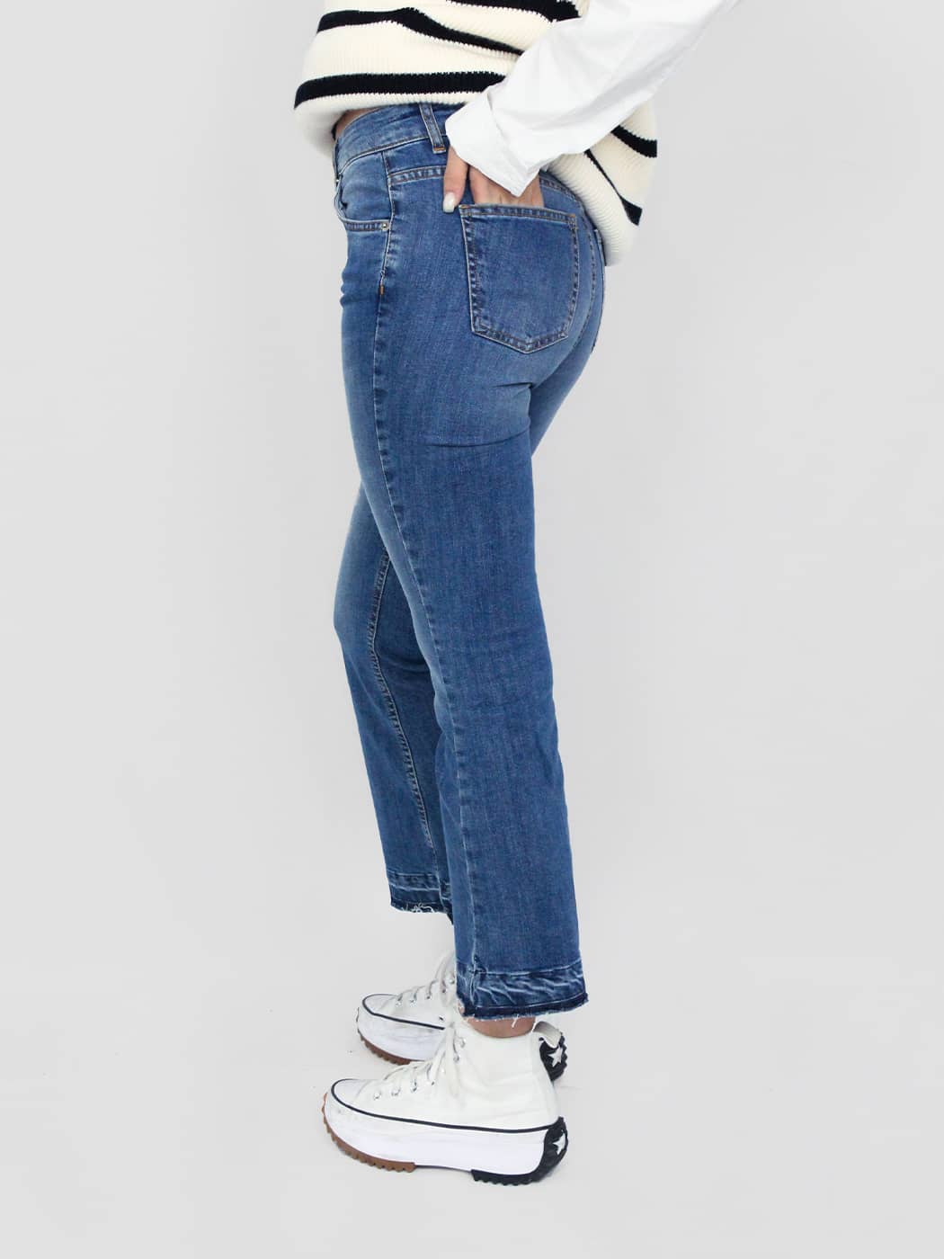 Jeans a campana sfrangiato