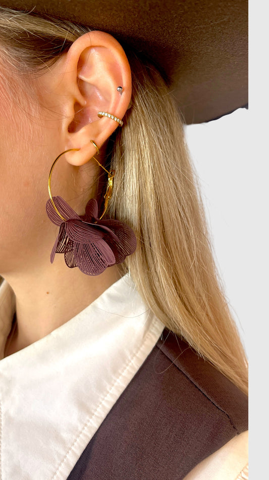 Orecchino a cerchio con fiore 3D