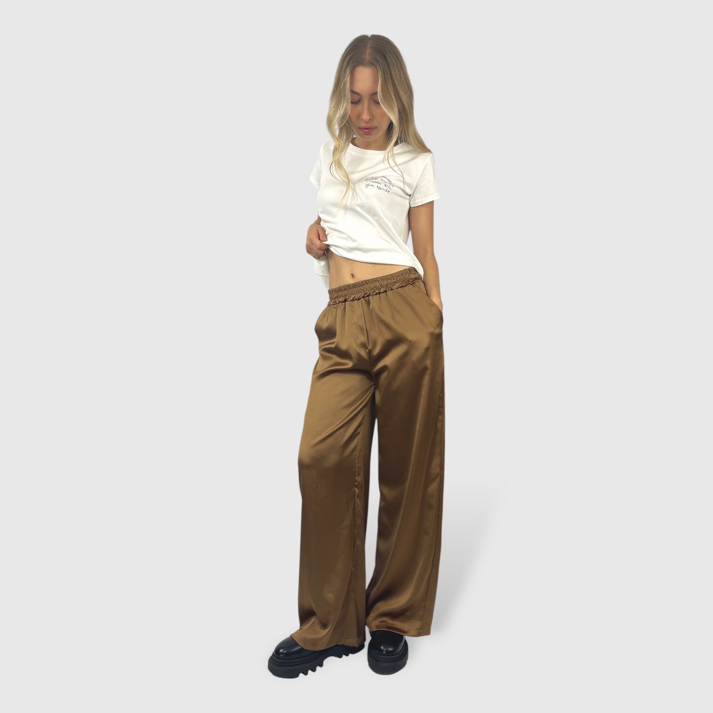Pantalone marrone a palazzo morbido