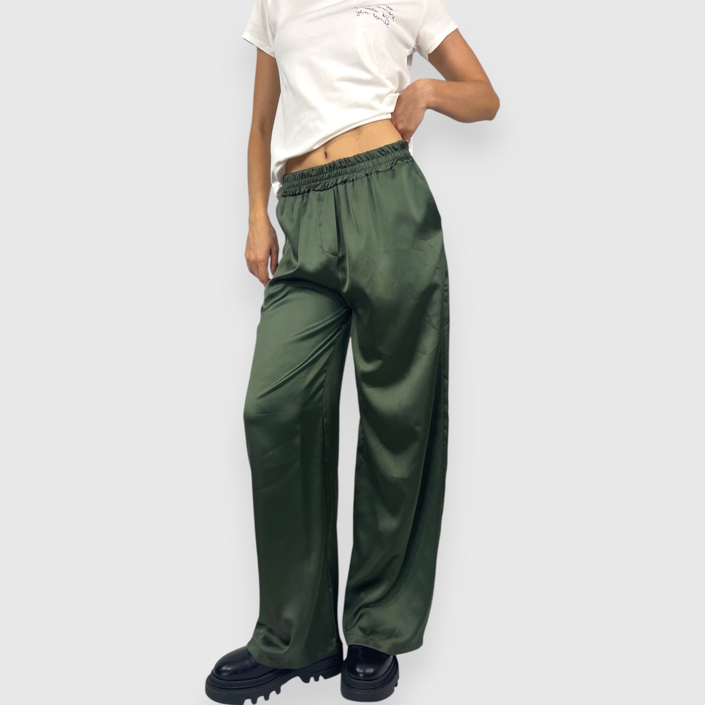 Pantalone verdone a palazzo morbido