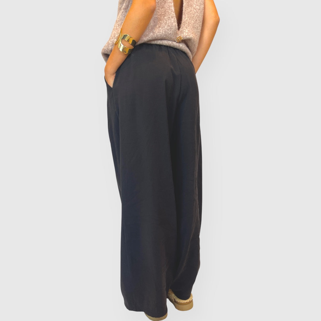 Pantalone palazzo in tessuto fluido con tasche