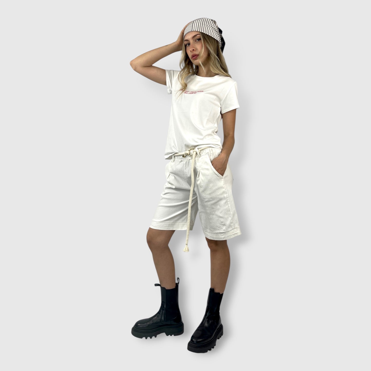 Shorts Bermuda in Lino con Vita Elasticizzata e Cintura in Corda