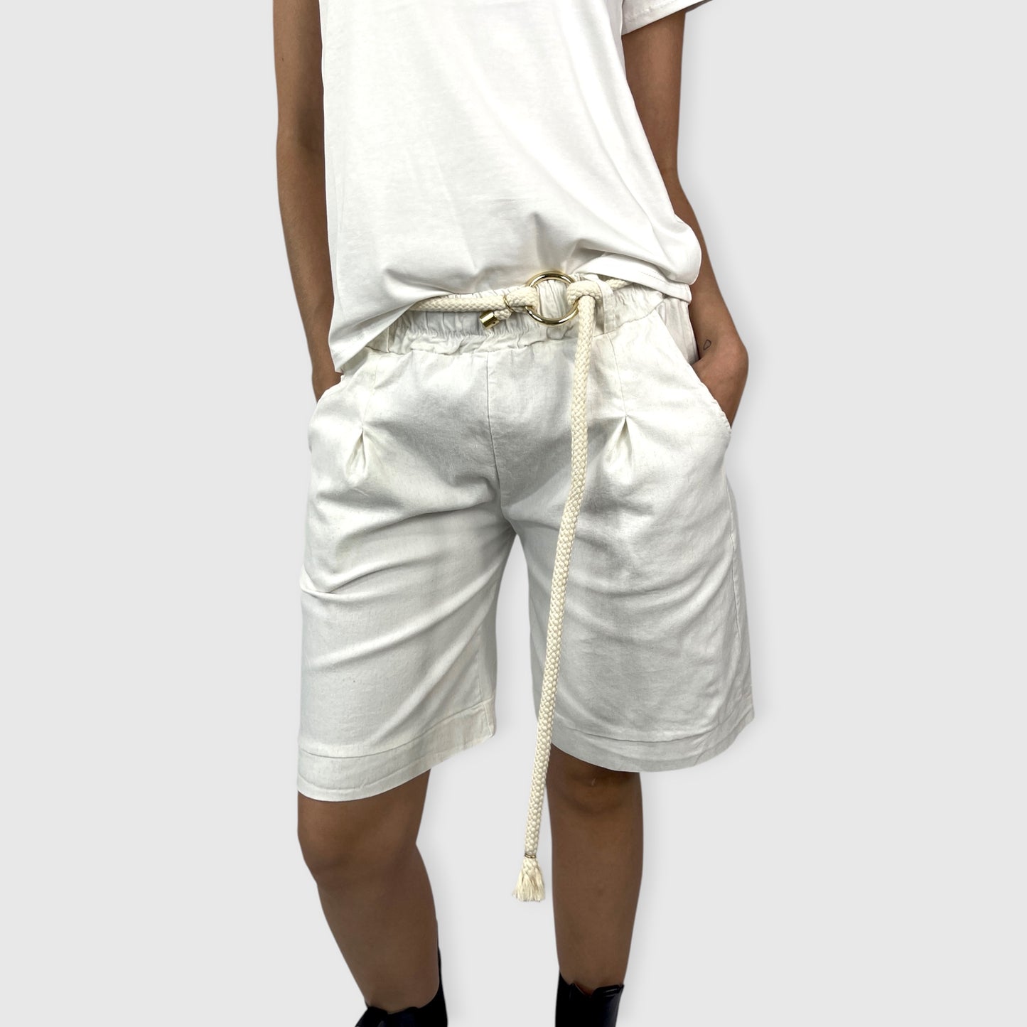 Shorts Bermuda in Lino con Vita Elasticizzata e Cintura in Corda