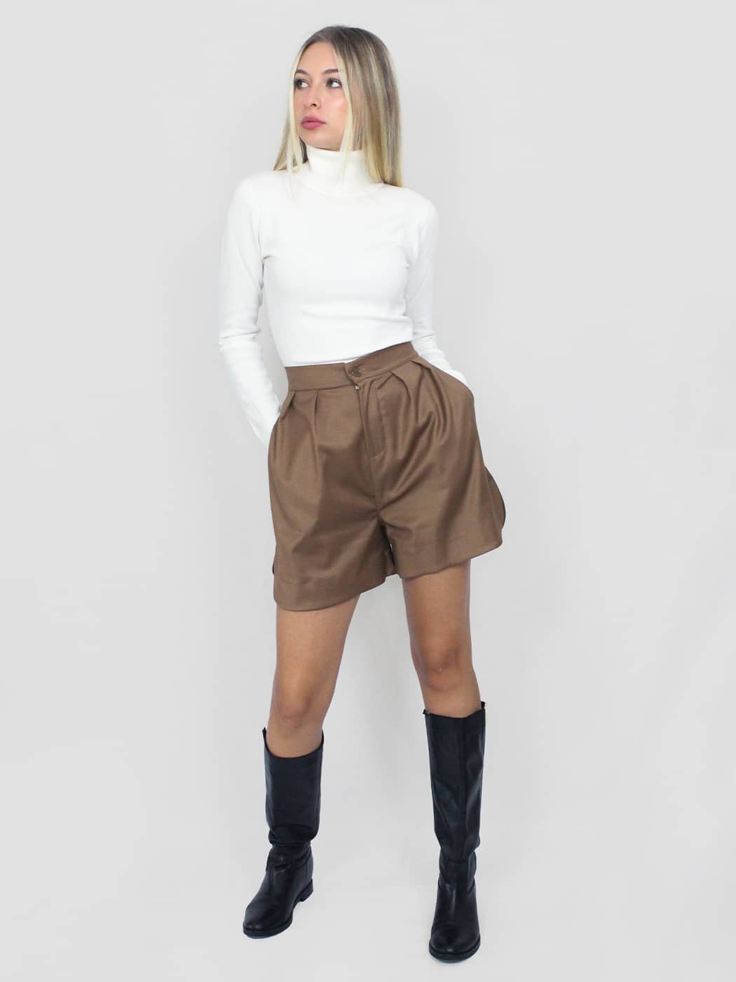 Shorts donna con pieghe marrone