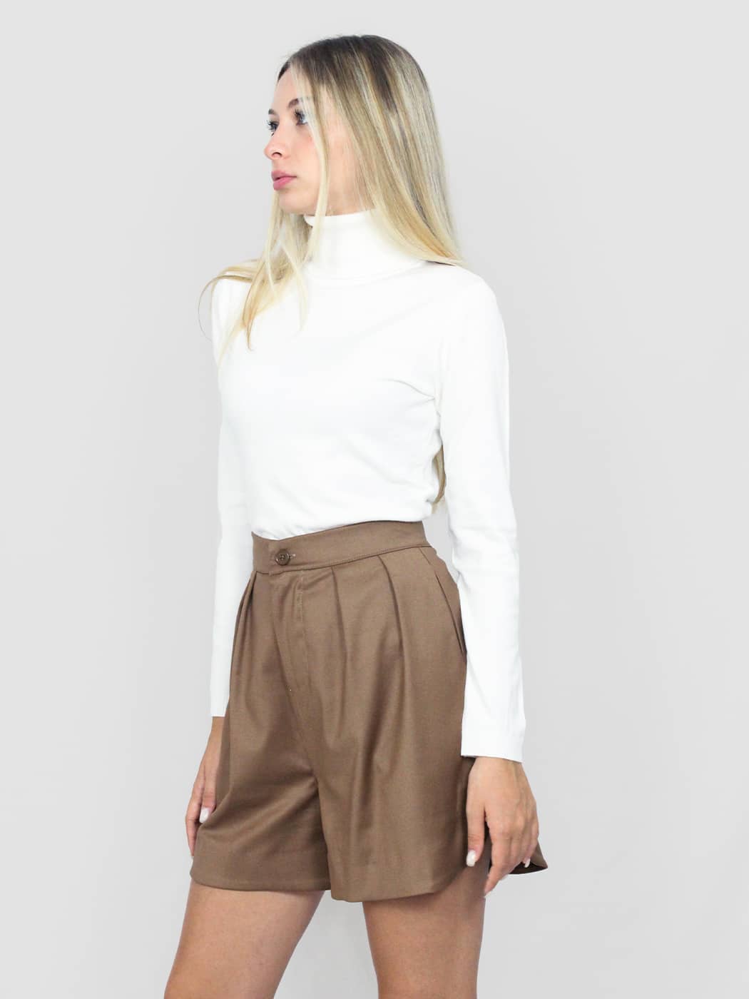 Shorts donna con pieghe marrone