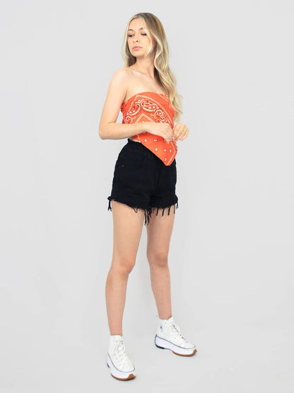 Short sfrangiato in denim nero