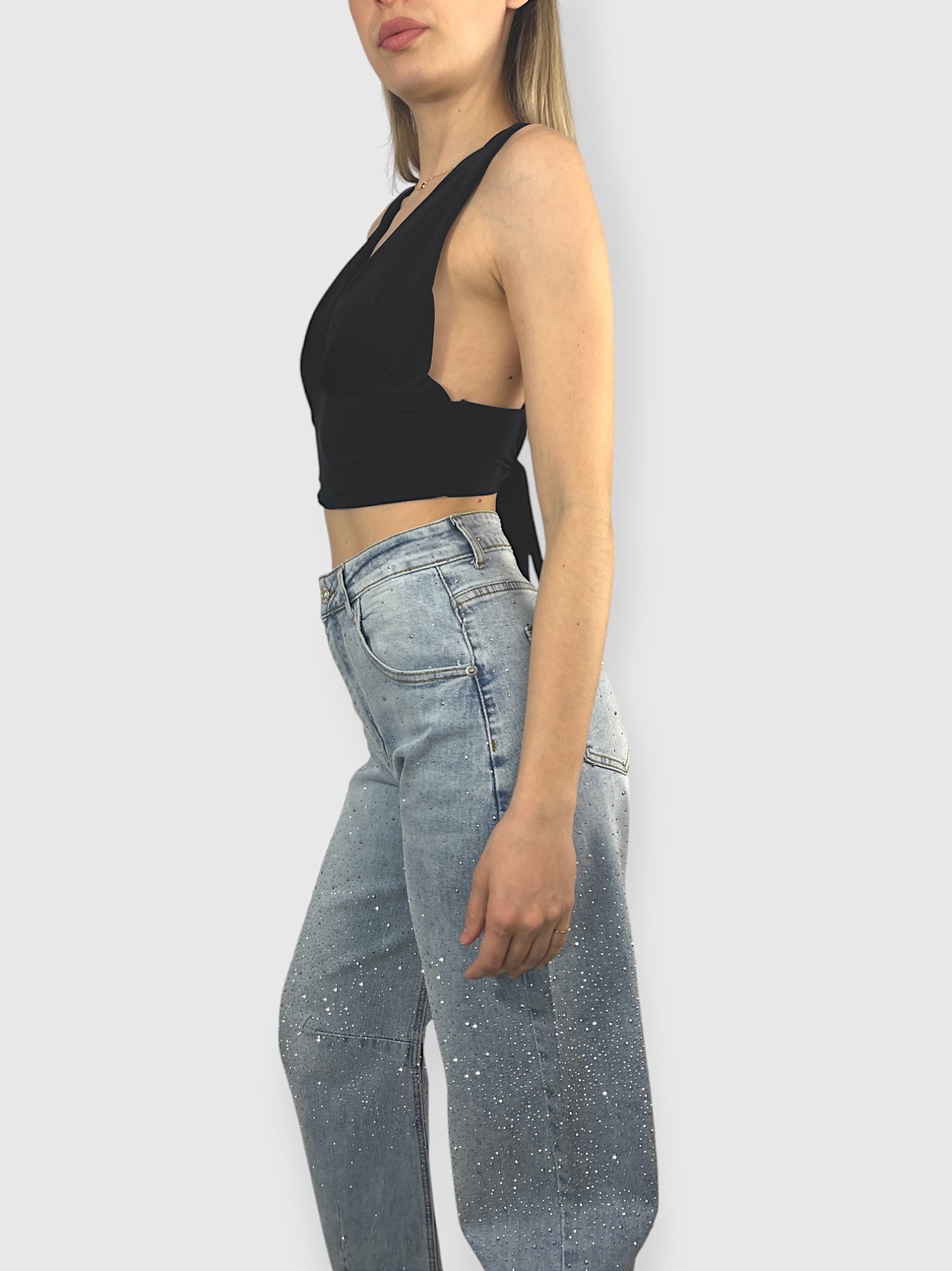 Crop Top nero con scollo profondo e schiena scoperta