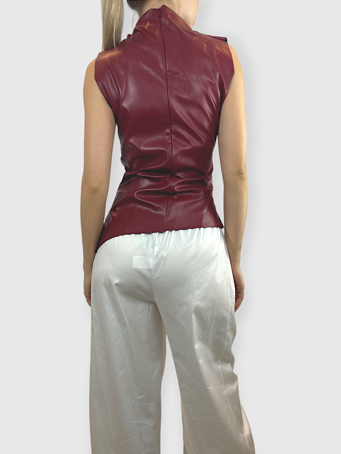 Top senza maniche in ecopelle bordeaux