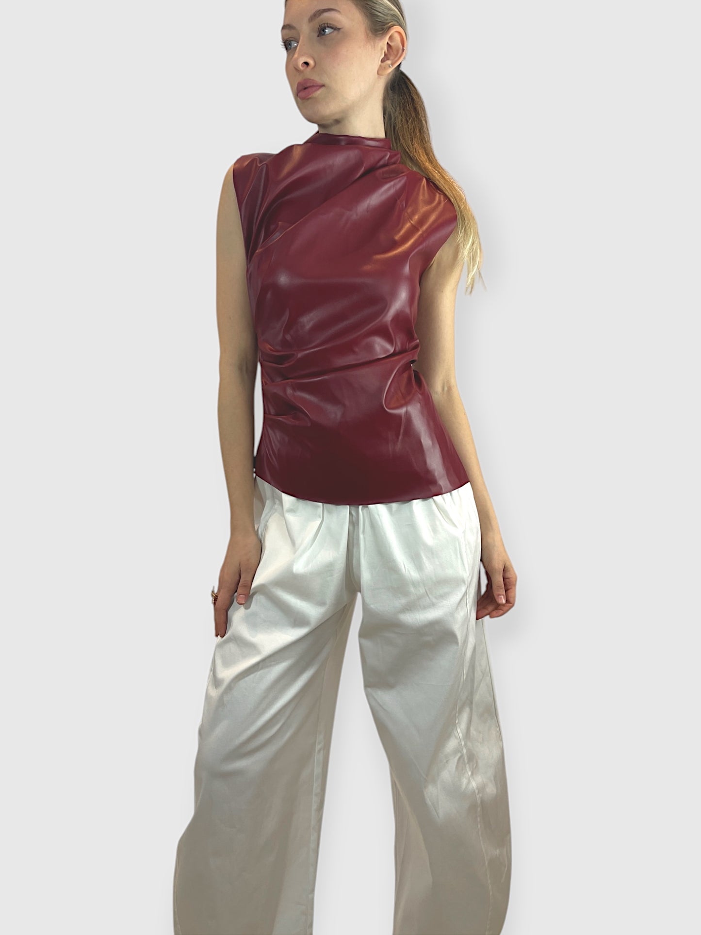 Top senza maniche in ecopelle bordeaux